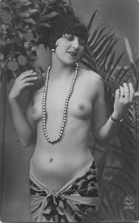 mysweetelizabeth: Vintage risqué lady wearing pearl necklace source vv