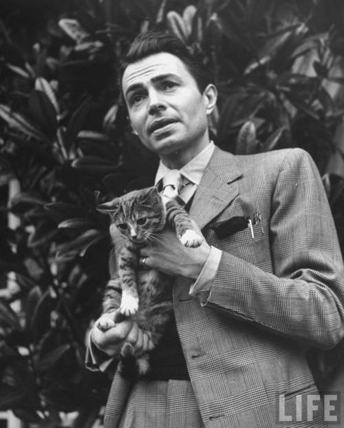 electronicsquid:James Mason and cat(Ian Smith. 1945)