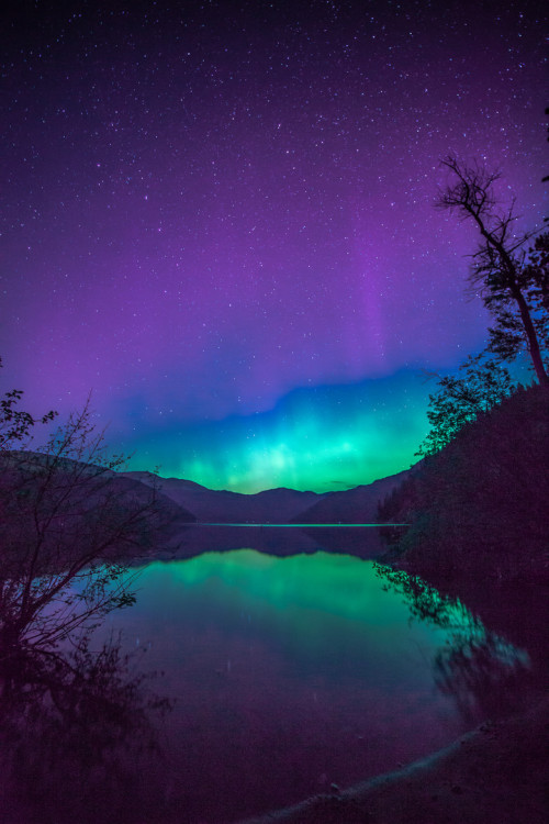 XXX lifeisverybeautiful:  via REFLECTED AURORA photo