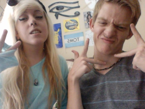 420dongsquad:follow carlyfrienddddddd