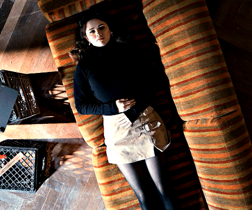 SELENA GOMEZ As MABEL MORAONLY MURDERS IN THE BUILDING | 1x02 Who Is Tim Kono?