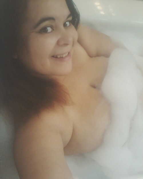 xqu33nkushx:  Bathtub fun loves!!!