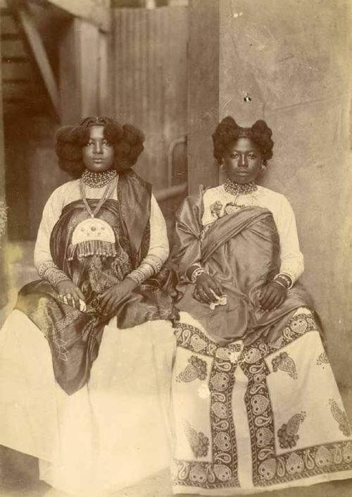 vintageeveryday:20 vintage photos of Madagascar women showcasing their beautiful hairstyles in the e