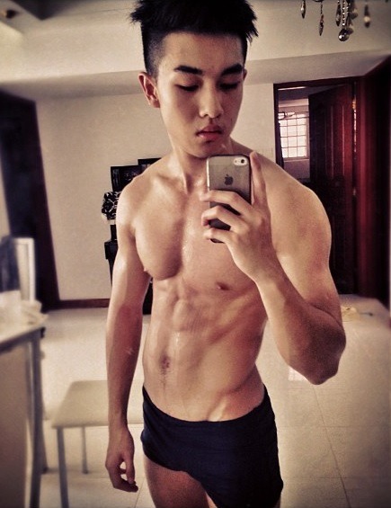 merlionboys:  One hot major eye candy from Mister Singapore 2013 - Ian Chua! Who doesn’t like a good looking boyish dude with a hot bod like his? Thick and nice brows too. Very my type! =p http://merlionboys.tumblr.com/ 