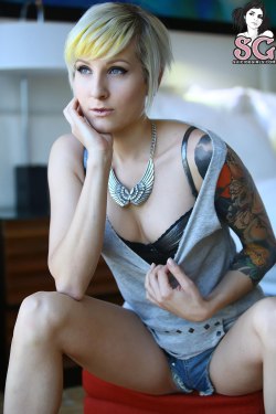 inked-girls-all-day:  Rayde Suicide