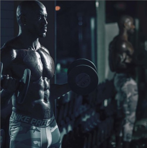lamarworld1:Dolvett Quince booty & bulge