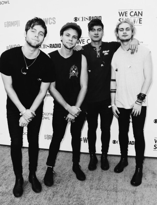 Luke’s so tall that he has to slightly bend down to be in the picture 