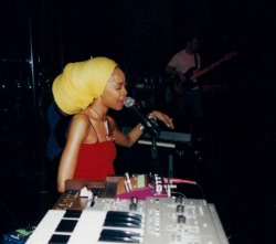 90shiphopraprnb:  Erykah Badu 