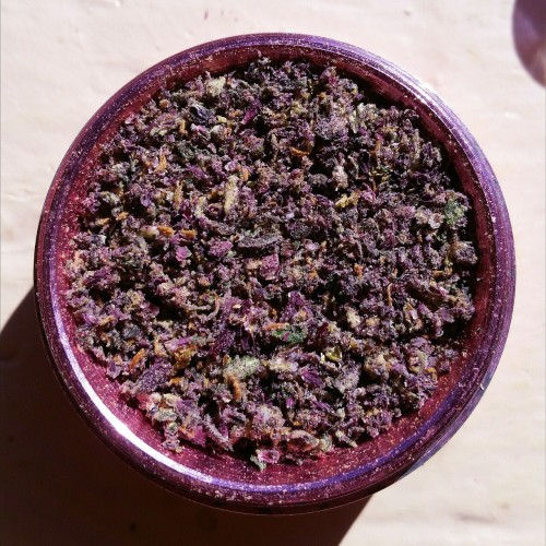 superbly-stoned:smells like blueberry muffins😍