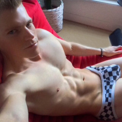 undie-fan-99:  I’m suddenly reminded of the checkered flag at the finish line. But his bulge is where I’d finish anyways.