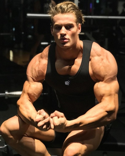 super-youngandstrong:The erotic majesty of Carlton Loth