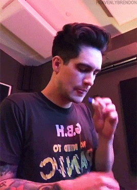 heavenlybrendon:a really important gifest of Brendon Urie putting on some chapstick