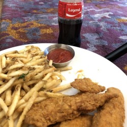 Eatting before the shoot with Jessy @msromann  &hellip; and yes that’s chicken tenders and yes I’m a Legend #maryland #food #photosbyphelps