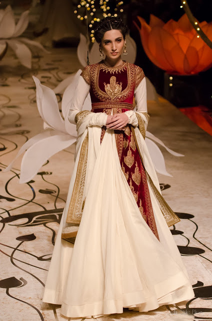 barefootchaos:  seraphica:  Rohit Bal’s collection for India Bridal Fashion Week - absolutely stunning, and (in my opinion) way more interesting and personal than current western trends.  gorgeous. WANT. for random fancy occasions.  