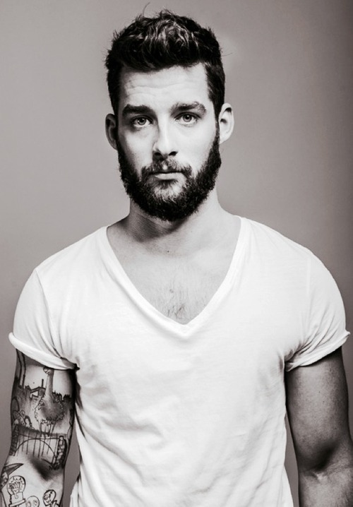gaymadridboy:  I love men with a beard (Part 317)