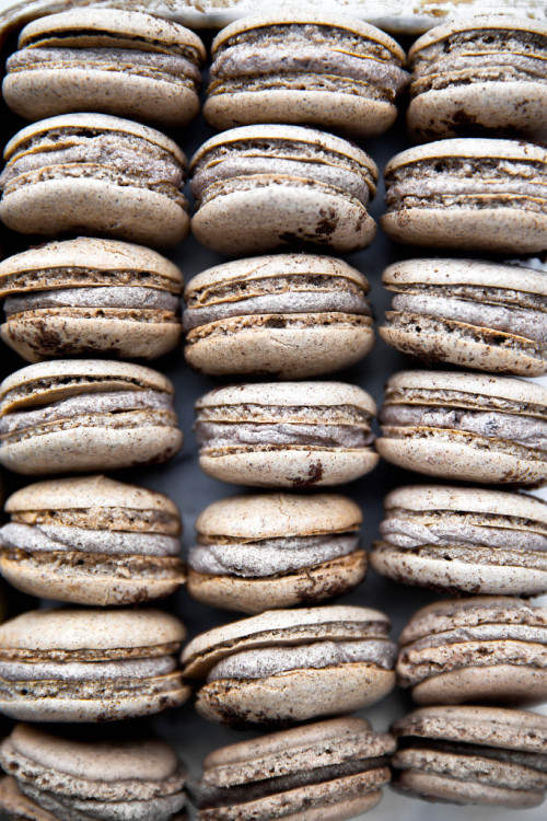 foodffs: COOKIES AND CREAM MACARONS Really nice recipes. Every hour. 