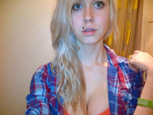 Hottie: Shyla (Las Vegas, NV) 13 nude images: bit.ly/1dFJjQ2  Submission from Kylan P.