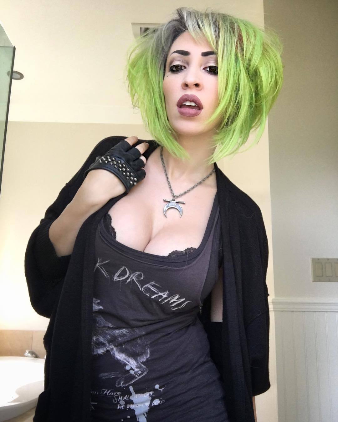vividvivka:  Promo shoot for #SirensoftheRealms today!! So excited to become my character…