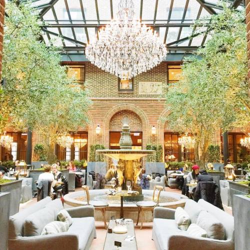 The perfect spot to spend a chilly night in #Chicago. #restorationhardware (at Restoration Hardware,