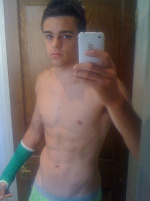 tumblinwithhotties:  He may need a hand with that…any takers?