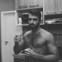 beardygoodness:  Bernardo Instagram: /bernardovillasboas