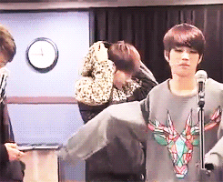 namusoos-blog:  woohyun’s cute sleeves :( 