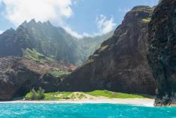 amazinglybeautifulphotography:Nā Pali Coast - Kauai [OC][2000x1333] - linard_h