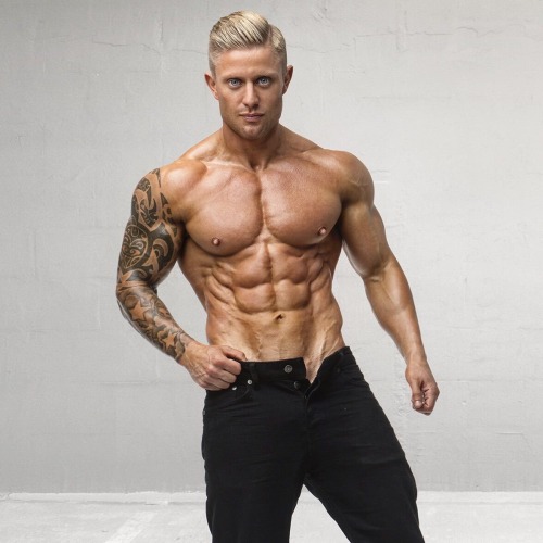 jivvii:  Rob Nichol by Gilles Crofta