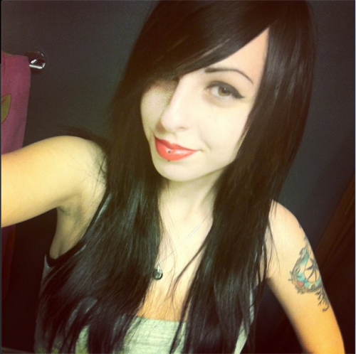 ohmygodbeautifulbitches:  I like classic rock and 90’s grunge. <3 Submitted by violet-more-violence