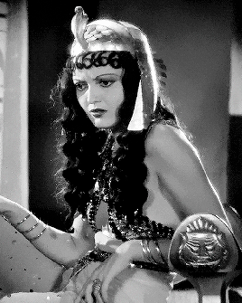 mysticalway:Zita Johann in The Mummy, 1932. https://painted-face.com/