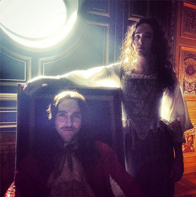 delphes:
“ Well Ladies and Gentlemen, here’s our first picture of Monsieur on set. So for those who are not use to Fifi, on the left Mister Louis XIV, Sun King, on the right Monsieur, Philippe d’Orléans, King of Transvestite on the set of Versailles....