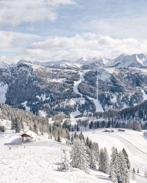 Das Skiparadies Zauchensee im Salzburger Land ❄️❄️❄️ © @matthias_fritzenwallner #weloveaustria #mou