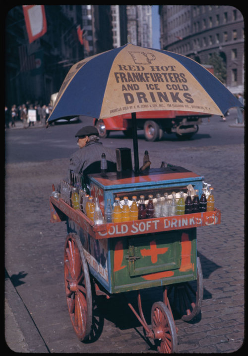 onceuponatown:  New York 1941-1960. By Charles Cushman.  GRINDHOUSE® KODACHROME