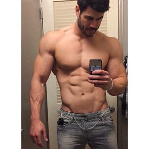snapchathotguys:  Looking for hot big fit guys to bait any suggestions? Not famous,
