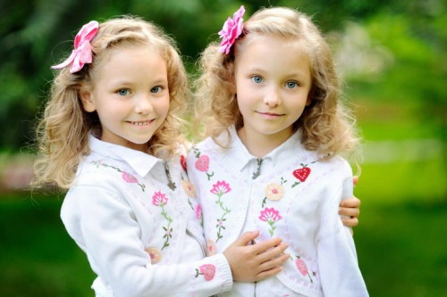 mad-again:  markibettie:  inelaborate:  mischiefmanaged7:  the-vampire-king:  mynameaintpocco:  blame-it-on-anime:  makliss:  sixpenceeeblog:  Twins by reddit user Cheeseanonioncrisps We were never supposed to be two. There was only ever supposed to