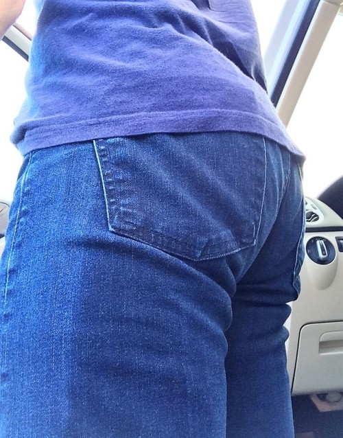 gymsweatr: Pissing my jeans on a road trip. adult photos