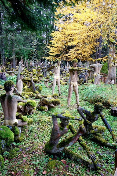 Veijo R'nkk'nen - Statue Forest Nudes &amp; Noises  