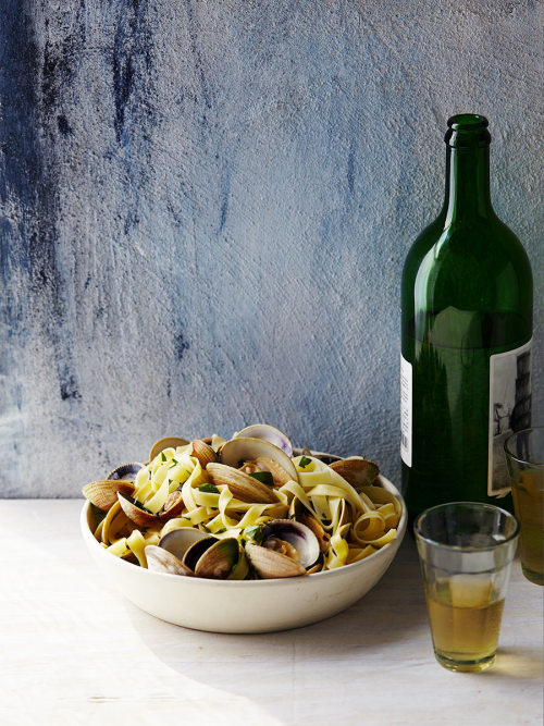 Linguine con vongole. Part of Spring Pasta, a collaboration with food stylist Chelsea Zimmer.