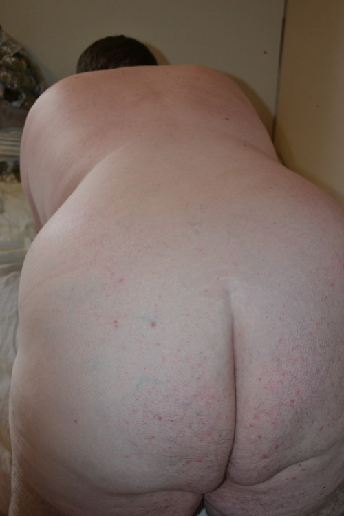 lardfill:  Me at 420lbs.    ok, so i try my hardest to never reblog, but this guy is such an amazing inspiration to me as a gainer, that i’m gonna reblog everything he’s put up so far, in hopes that one day i can look back through my blog