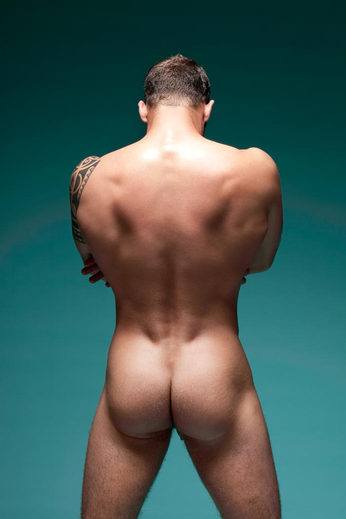hunternprey:  exposedhotguys:  barebearx:  blackirishlover:  It would be difficult