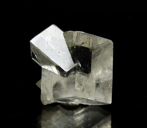 Twinned Dolomite crystal - Eugui/Eugi, Navarre/Nafarroa (Spain)