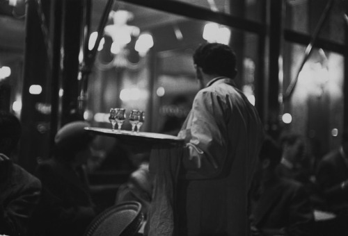 greeneyes55: Paris 1951  Photo: Henri Cartier-Bresson 