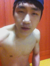 batvisto:  Korean six pack guy taking vid for girlfriend 2 