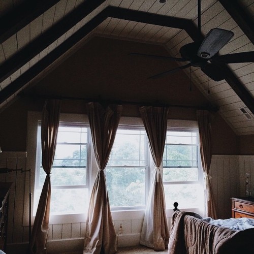 jackelizabeth:I just want to be home in the mountains again soon.