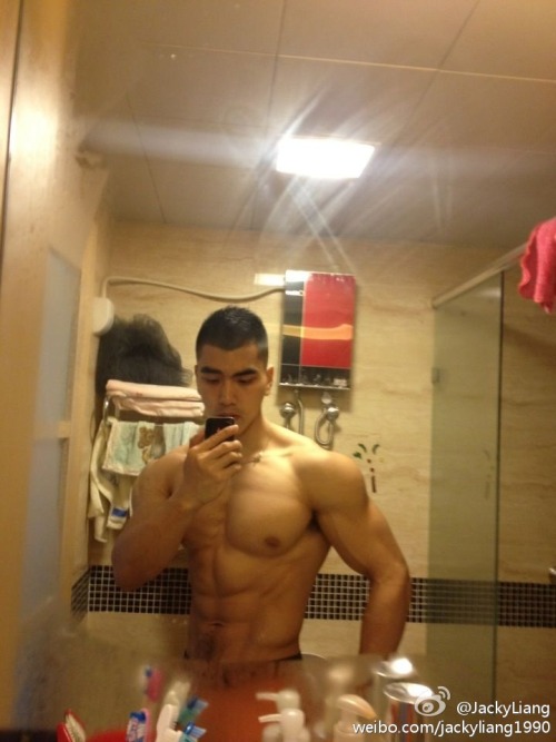 chipmasterson:  male-glories:  MALE GLORIES: COCK & BODIES  What did he do with all that corn?