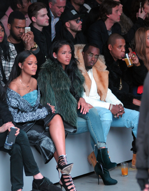 nigga-are-you-even-kawaii:drakemogie:cassie is glowing!Her coat!!!!!!