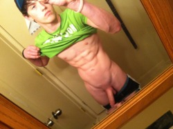 nakedguyselfies:  Check out & follow