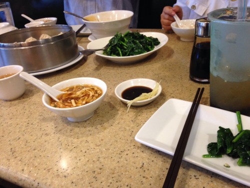 betaflower:  jen-iii:  betaflower:  IM AT THIS PLACE CALLED DIN TAI FUNG AND EVERYTHING IS AMAZING WHY DOESNT DALLAS HAVE ANY CHINATOWNS LIKE THIS IT ISNT FAIR  OMFFGGGG I LOVE DIN TAI FUNG  BUT THE TEA PLACE NEXT DOOR THOI HAVE A GRAPEFRUIT GREEN TEA