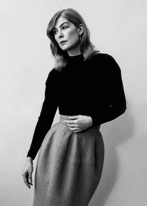 fuckyeahrosamundpike:Rosamund Pike photographed by Erik Tanner for Women’s Wear Daily