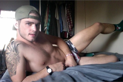 kingqueer:  actualism:  sexy kingqueer  This adult photos